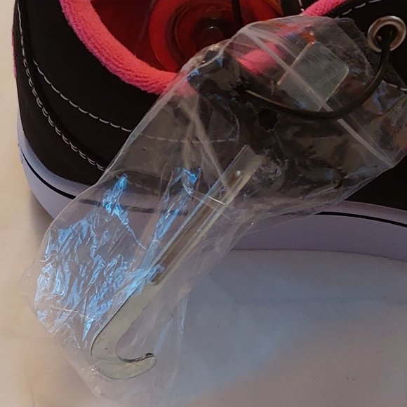 Heelys Girl's Pro 20 (Little Kid/Big Kid/Adult) Black/White/Pink 4 Big Kid - Picture 5 of 9